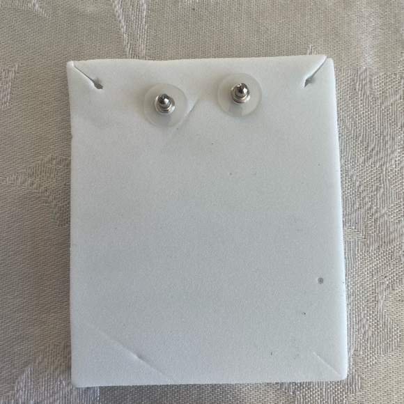 Costume jewelry necklace and earring set - Picture 4 of 8